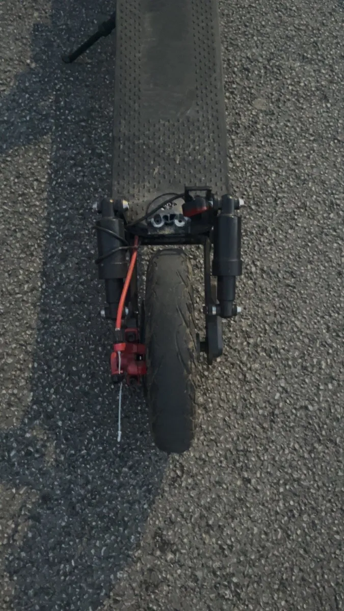 Aovo T1 Pro Electric Scooter - Image 3