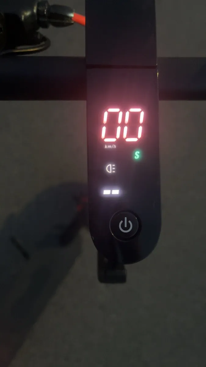 Aovo T1 Pro Electric Scooter - Image 4