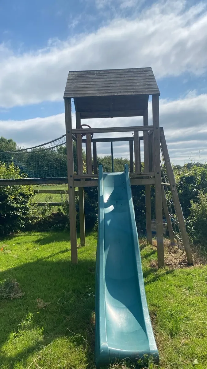 Playhouse slide/swing set - Image 3