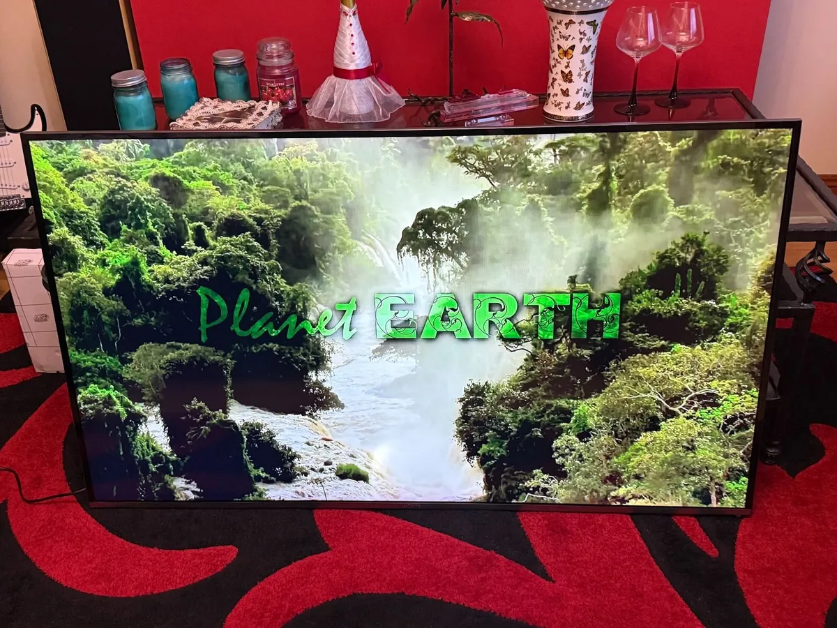 Samsung 55-inch 4K Ultra HD HDR Smart TV - Image 2