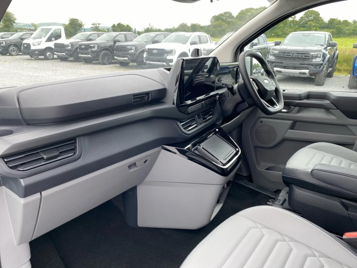 Ford Tourneo 2.5 LWB Tourneo Ltd PHEV 8 Seater..Fu - Image 4