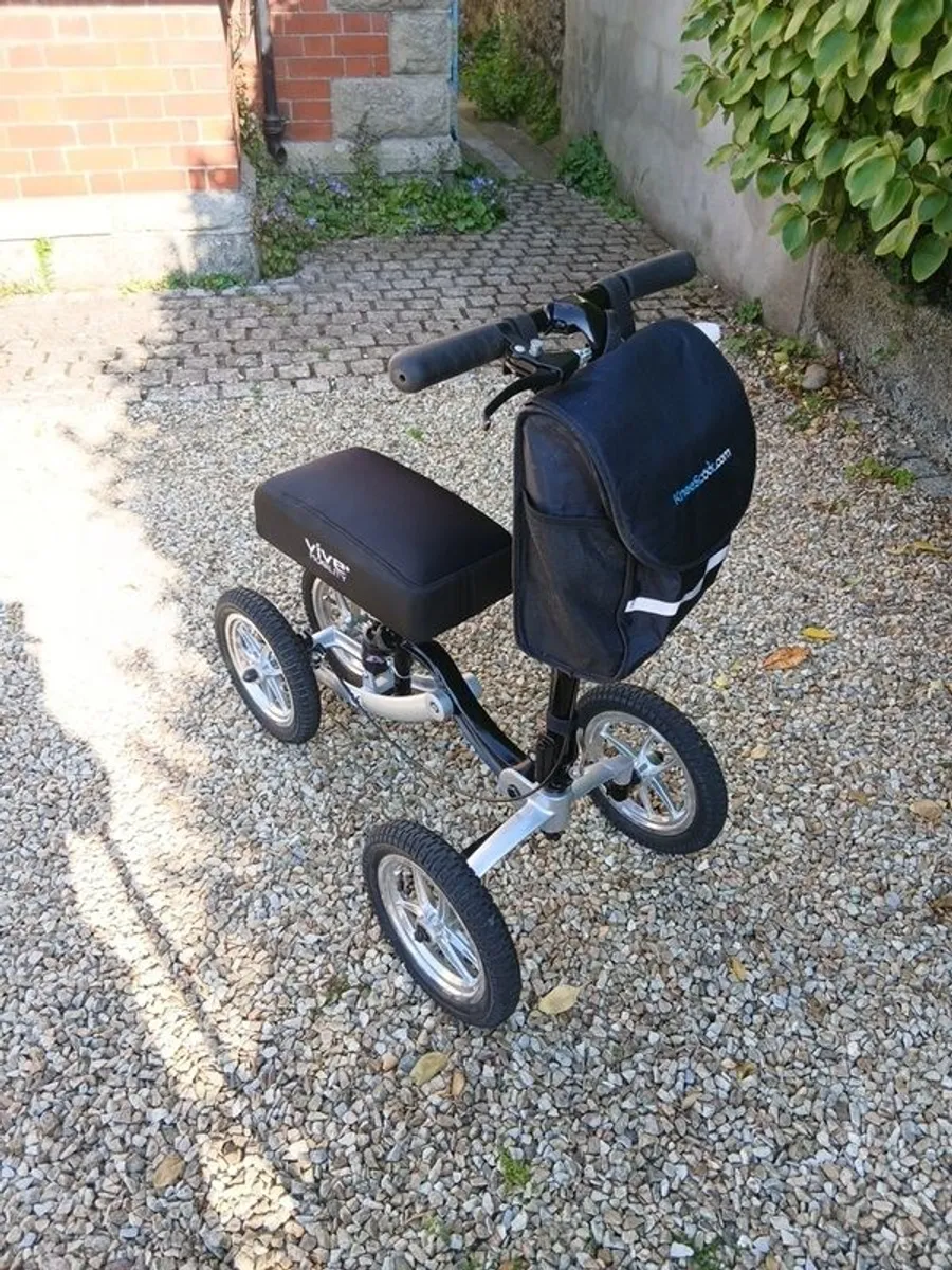KneeScoot Quad 4 with extra soft knee pad - Image 1