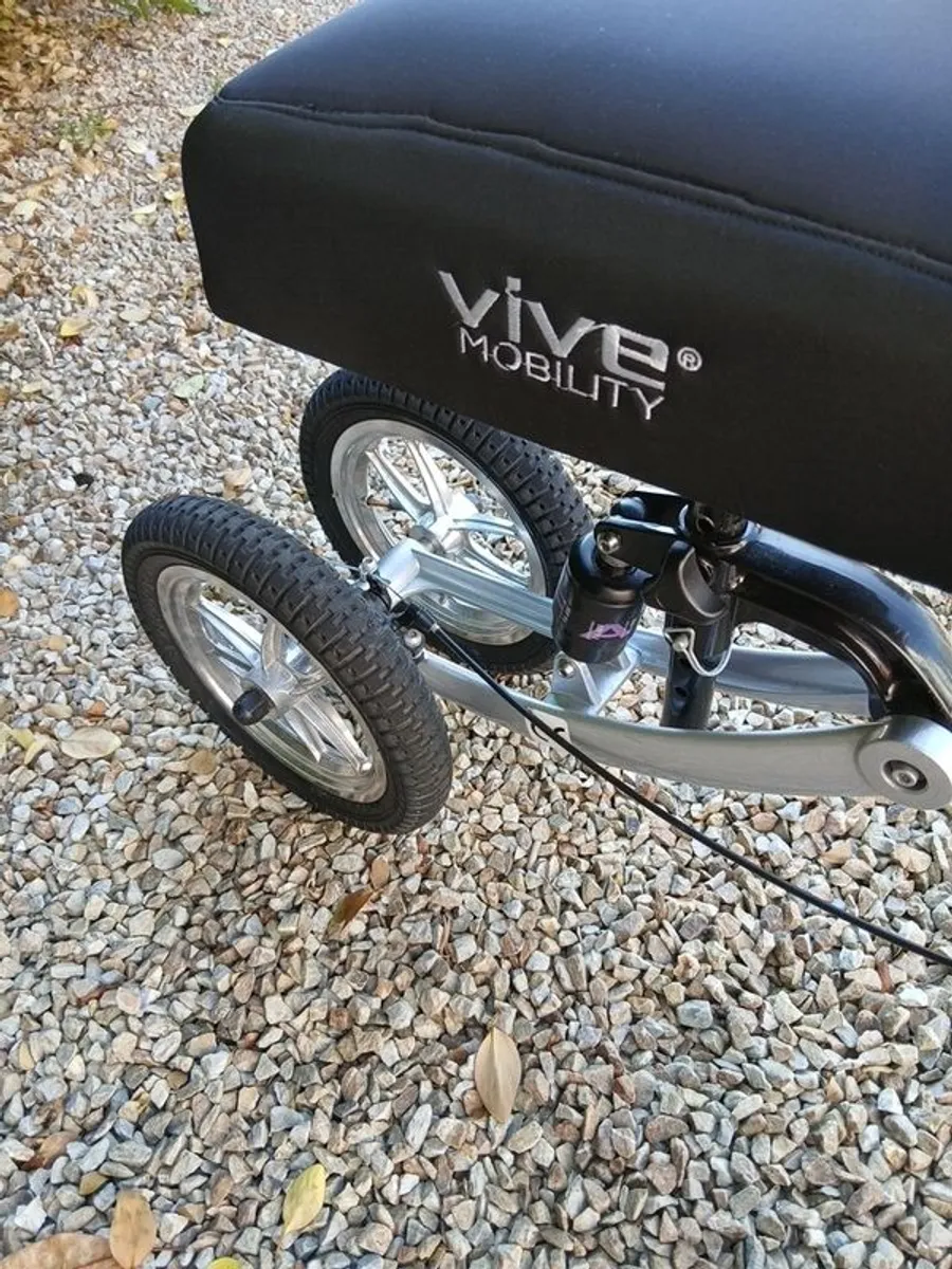 KneeScoot Quad 4 with extra soft knee pad - Image 3