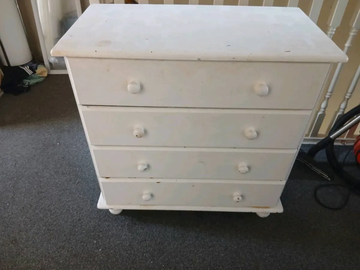 Chest of drawers - Image 1