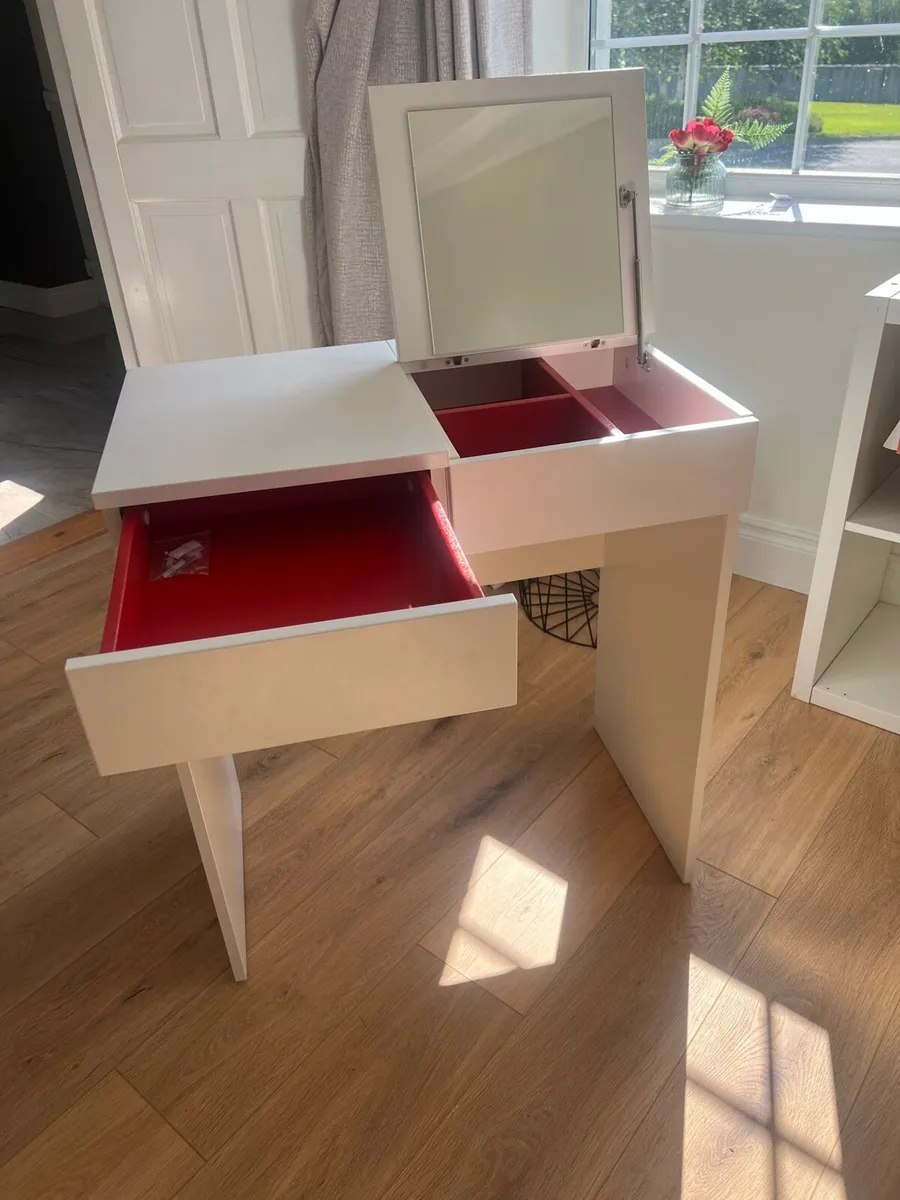Makeup Table - Image 3