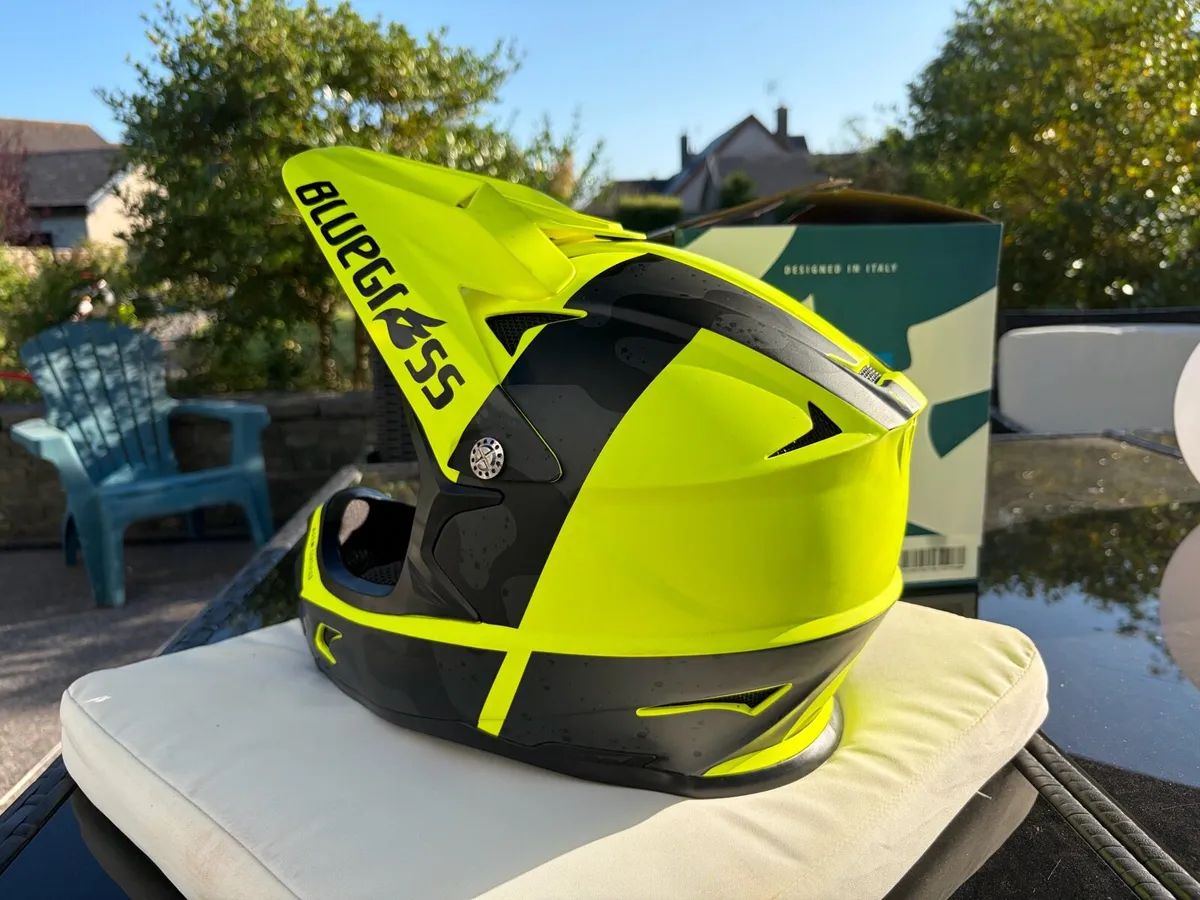 Bluegrass Intox Full Face MTB helmet - Image 3