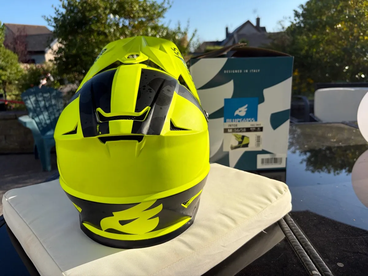 Bluegrass Intox Full Face MTB helmet - Image 4