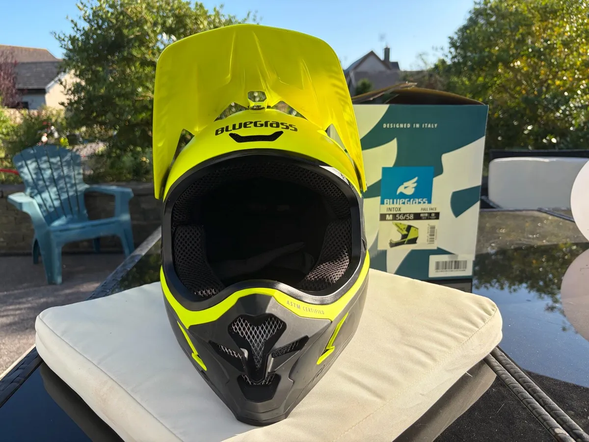 Bluegrass Intox Full Face MTB helmet - Image 2