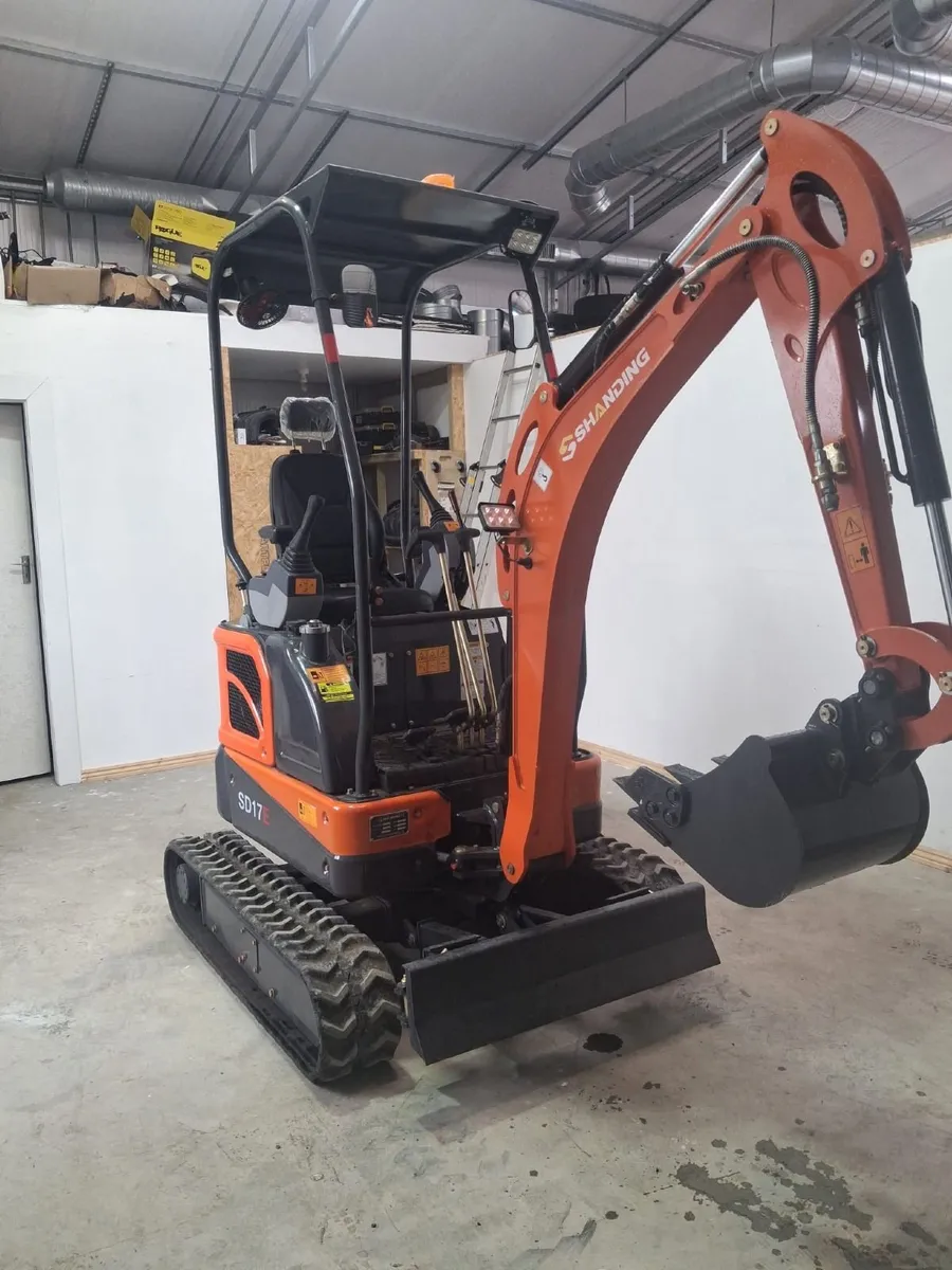 Mini Digger 1.5 Tonne Yanmar 3 Cylinder - Image 1