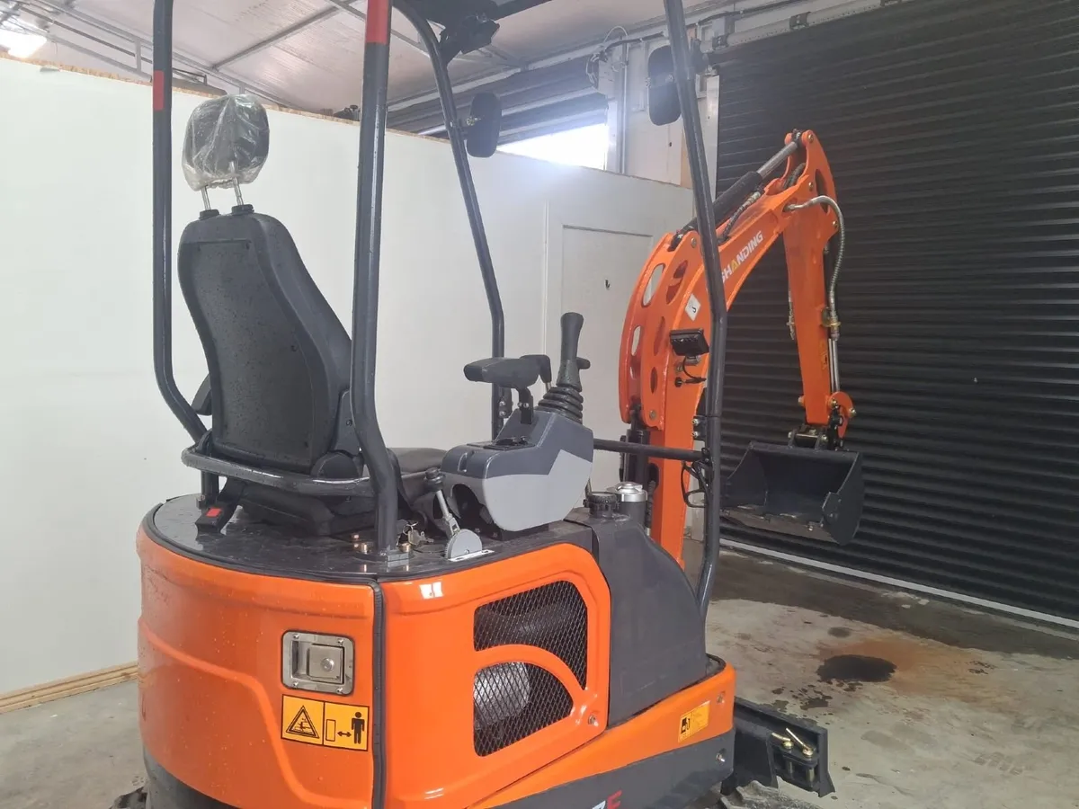 Mini Digger 1.5 Tonne Yanmar 3 Cylinder - Image 3