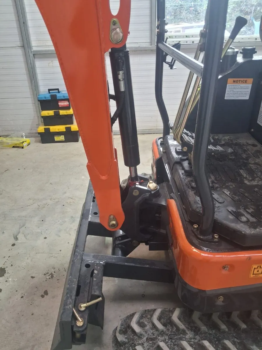 Mini Digger 1.5 Tonne Yanmar 3 Cylinder - Image 4