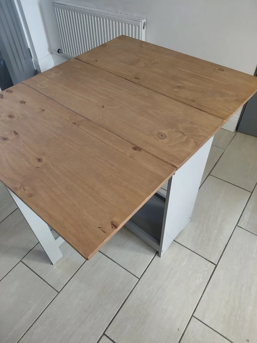 Space saving table and chairs - Image 3