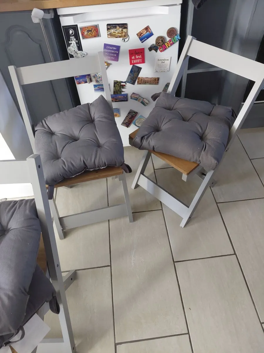 Space saving table and chairs - Image 4