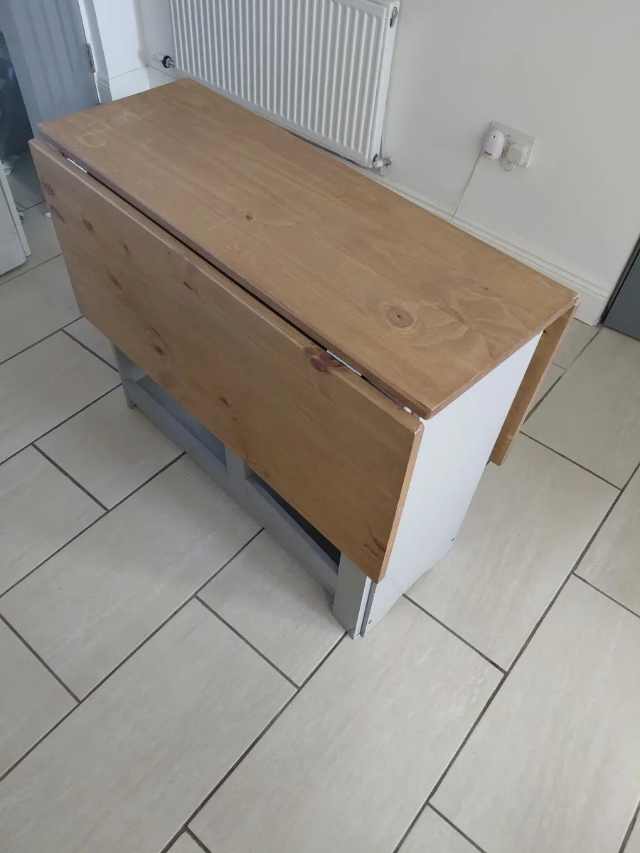 Space saving table and chairs - Image 1