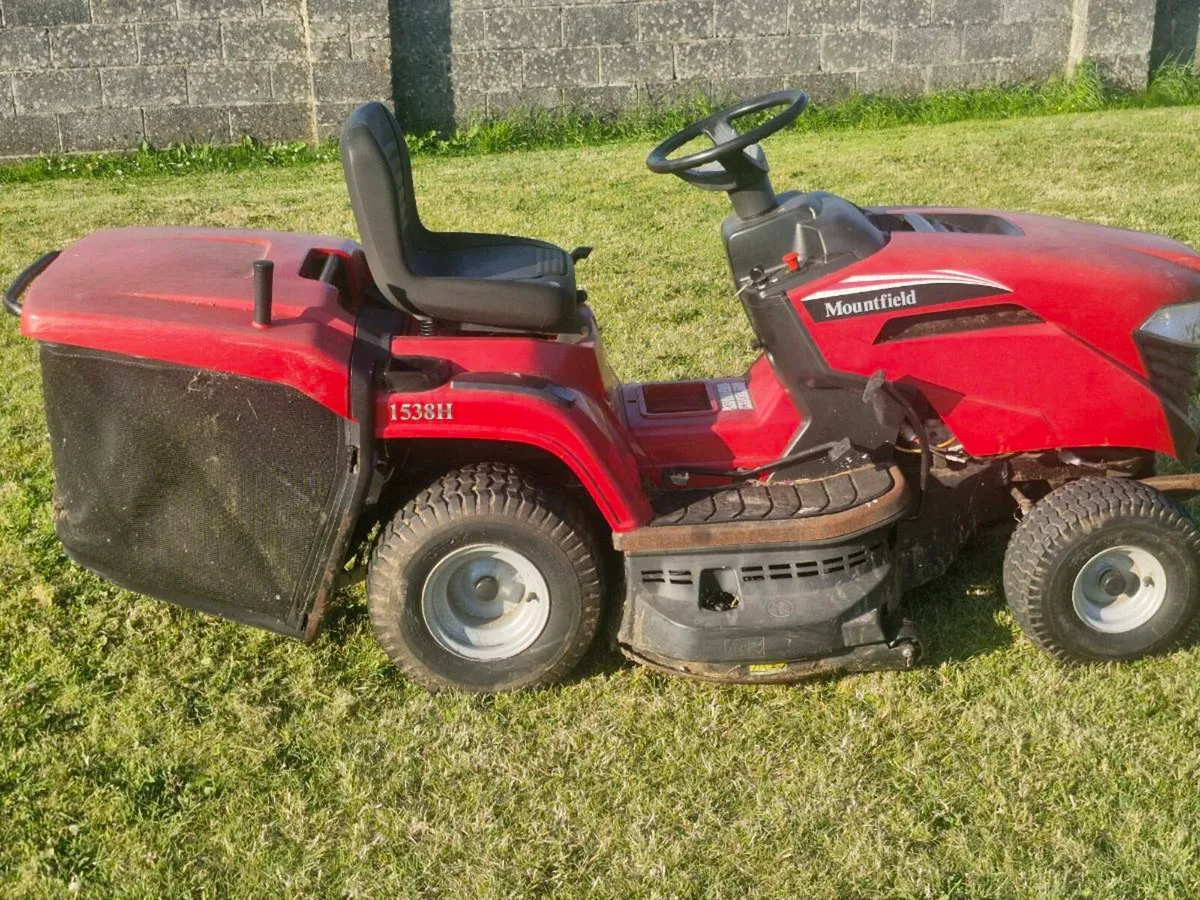 Ride on lawnmower - Image 1