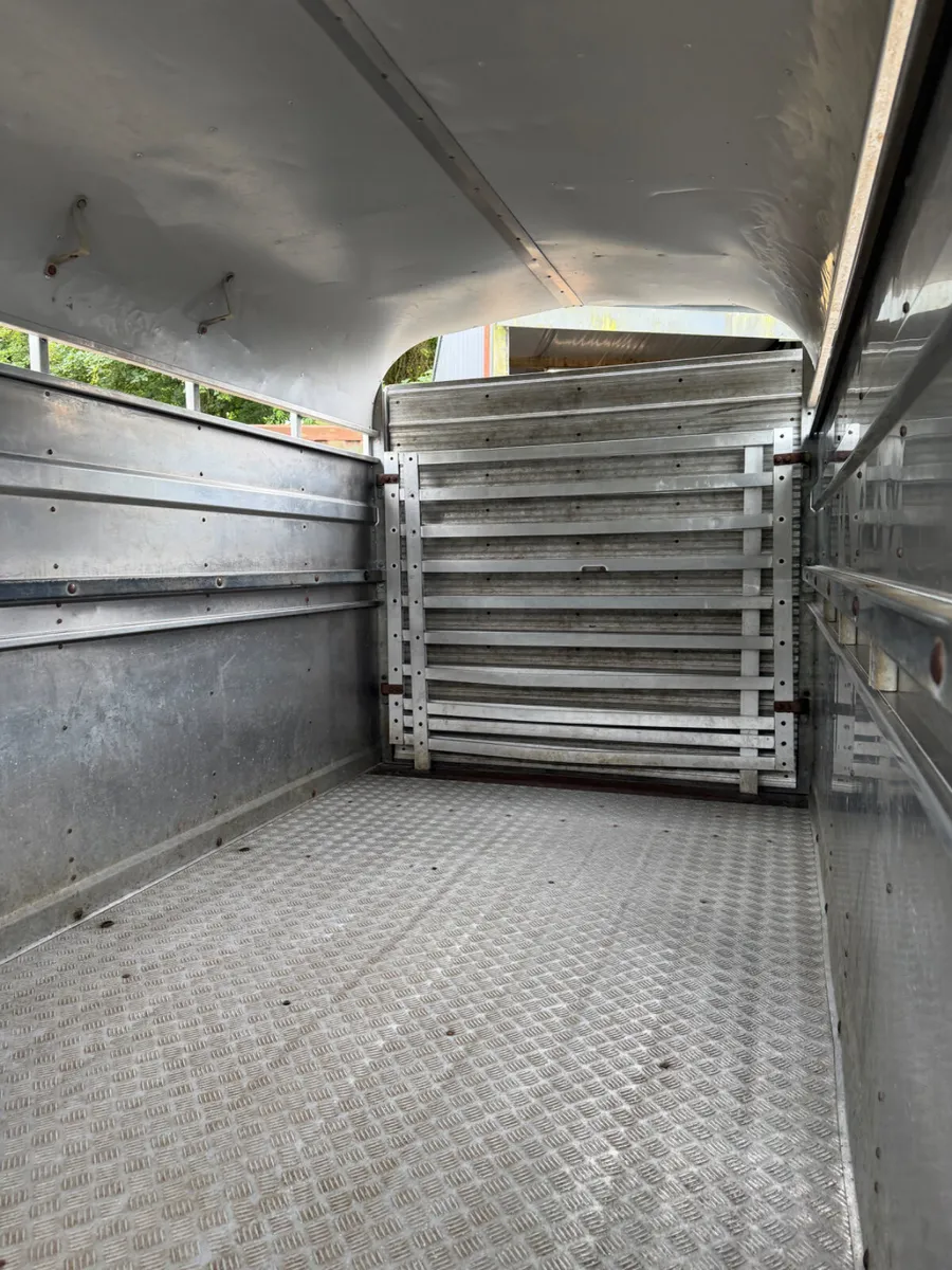 Nugent livestock trailer - Image 1