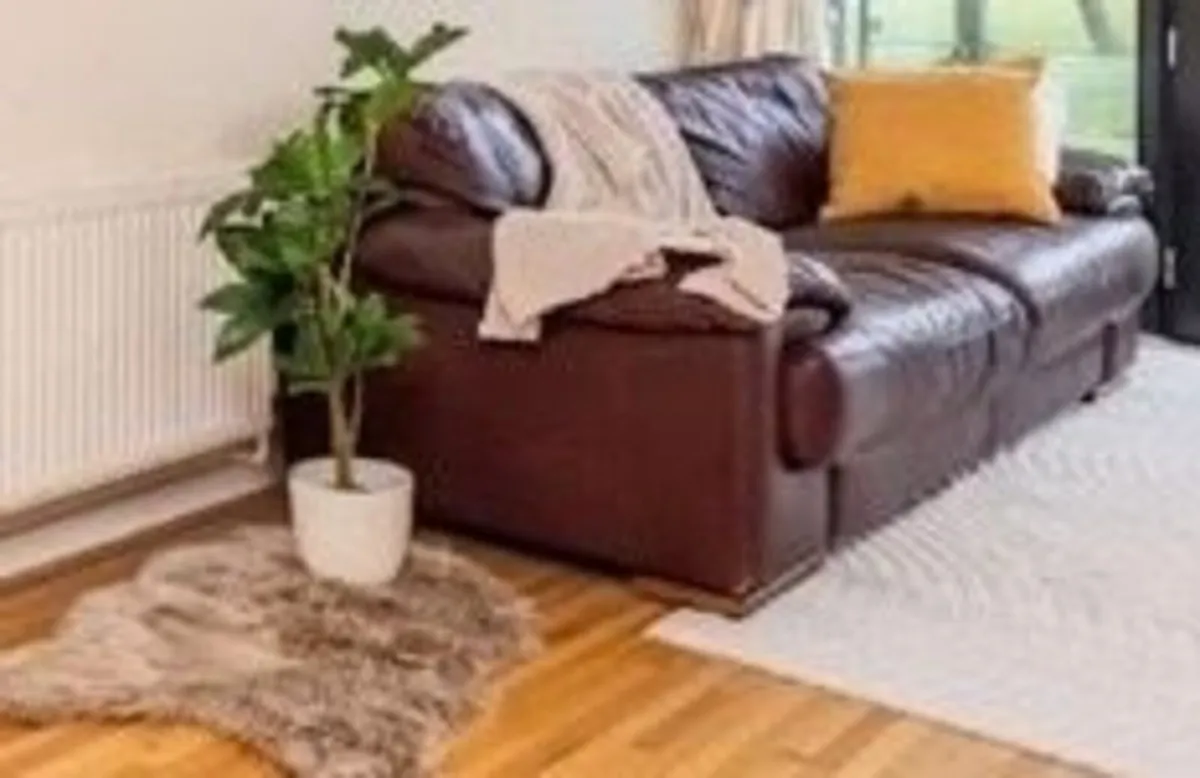Furniture: Apartment Contents - Image 3