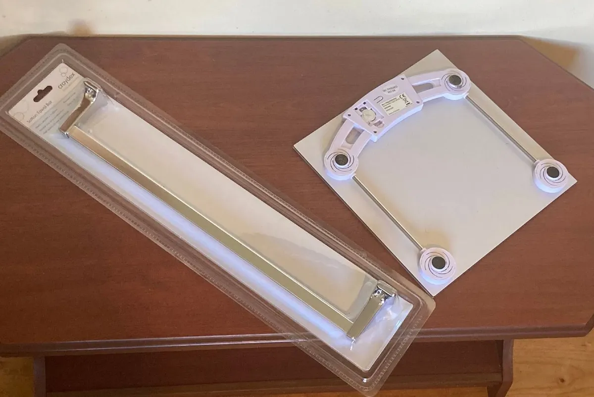 Digital Scales &   Unboxed Chrome Towel Bar - Image 1