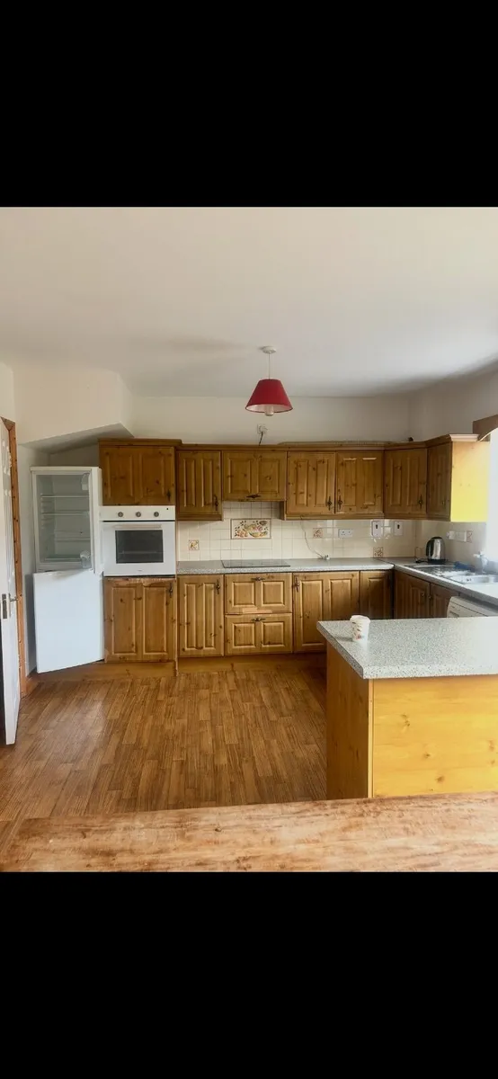 Kitchen unit & appliances - Image 1