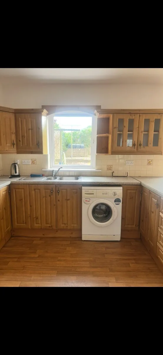 Kitchen unit & appliances - Image 2