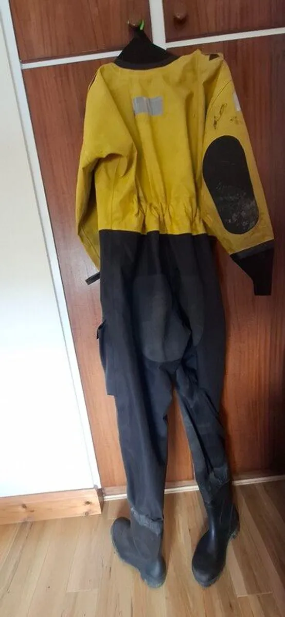 dry suit & accessories - Image 2