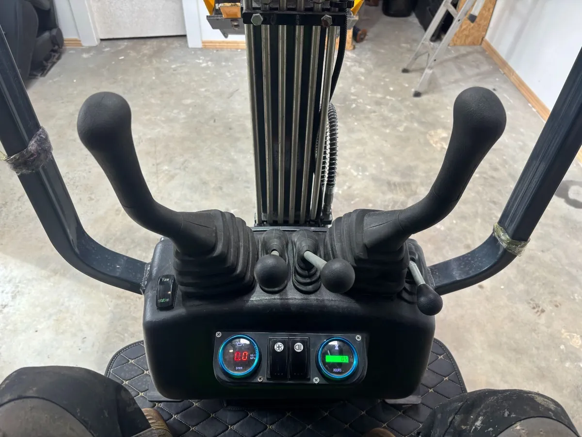 1.2 Tonne Mini Digger - Image 2