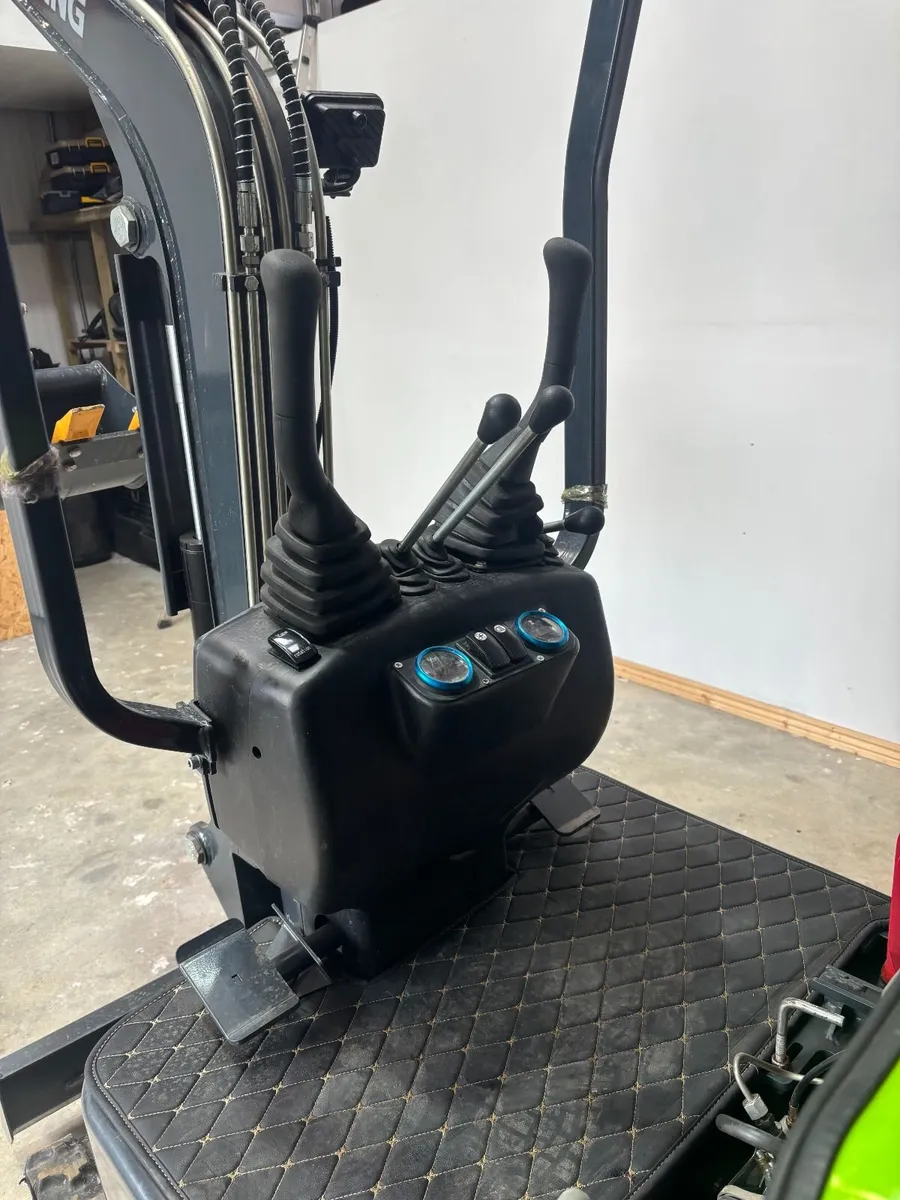 1.2 Tonne Mini Digger - Image 4