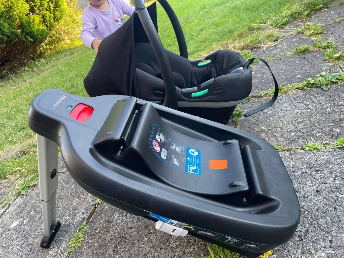 Infant car seat with isofix base - Image 4