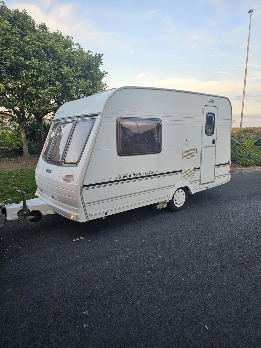 Lunar lightweight touring caravan - Image 1
