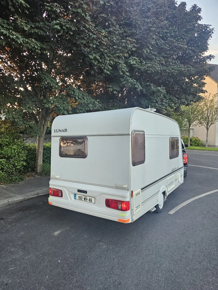 Lunar lightweight touring caravan - Image 2