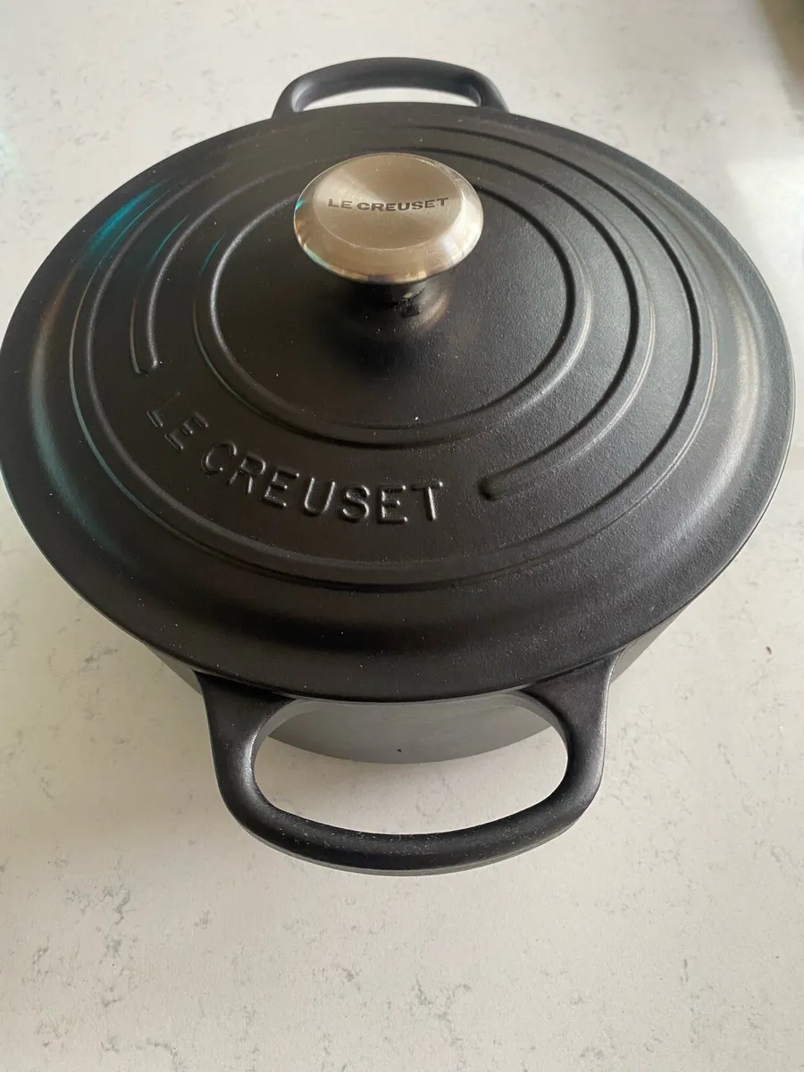 LE CREUSET SIGNATURE CASSEROLE POT 26 DUNDRUM UNUS - Image 2