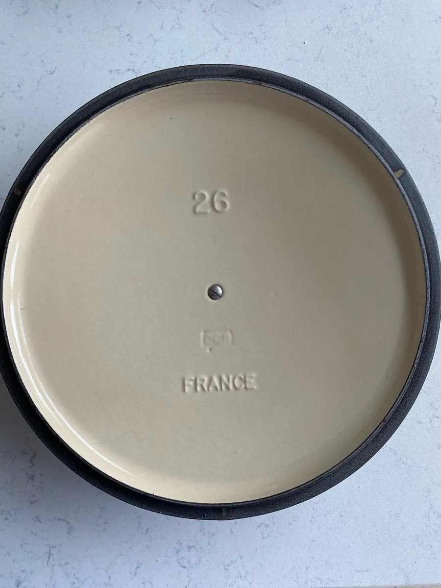 LE CREUSET SIGNATURE CASSEROLE POT 26 DUNDRUM UNUS - Image 4
