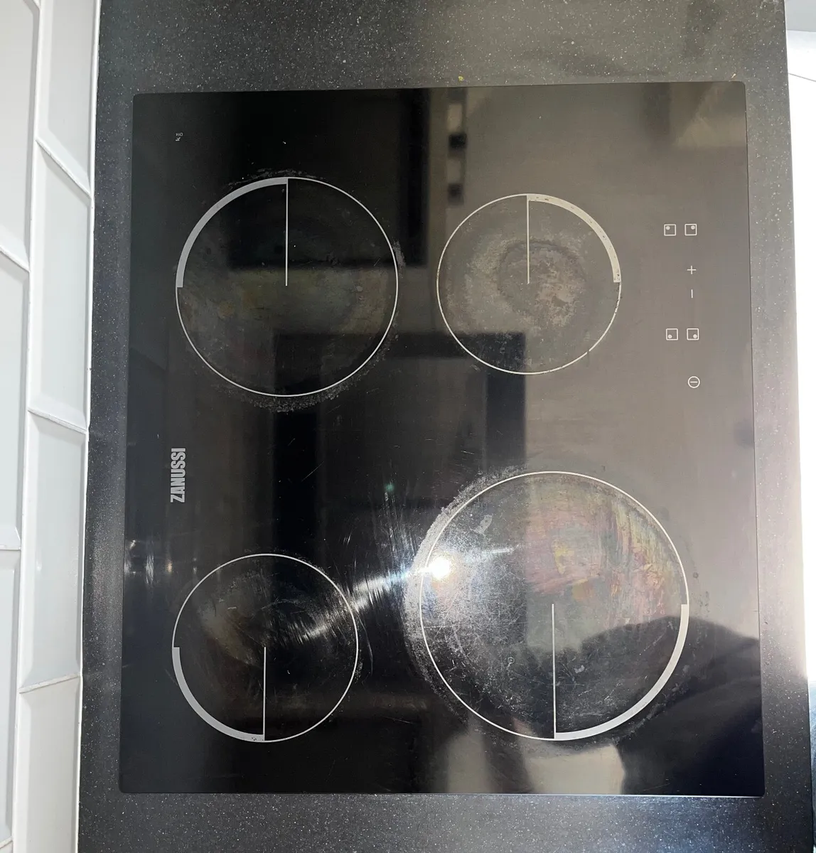 Oven and hob - Image 3
