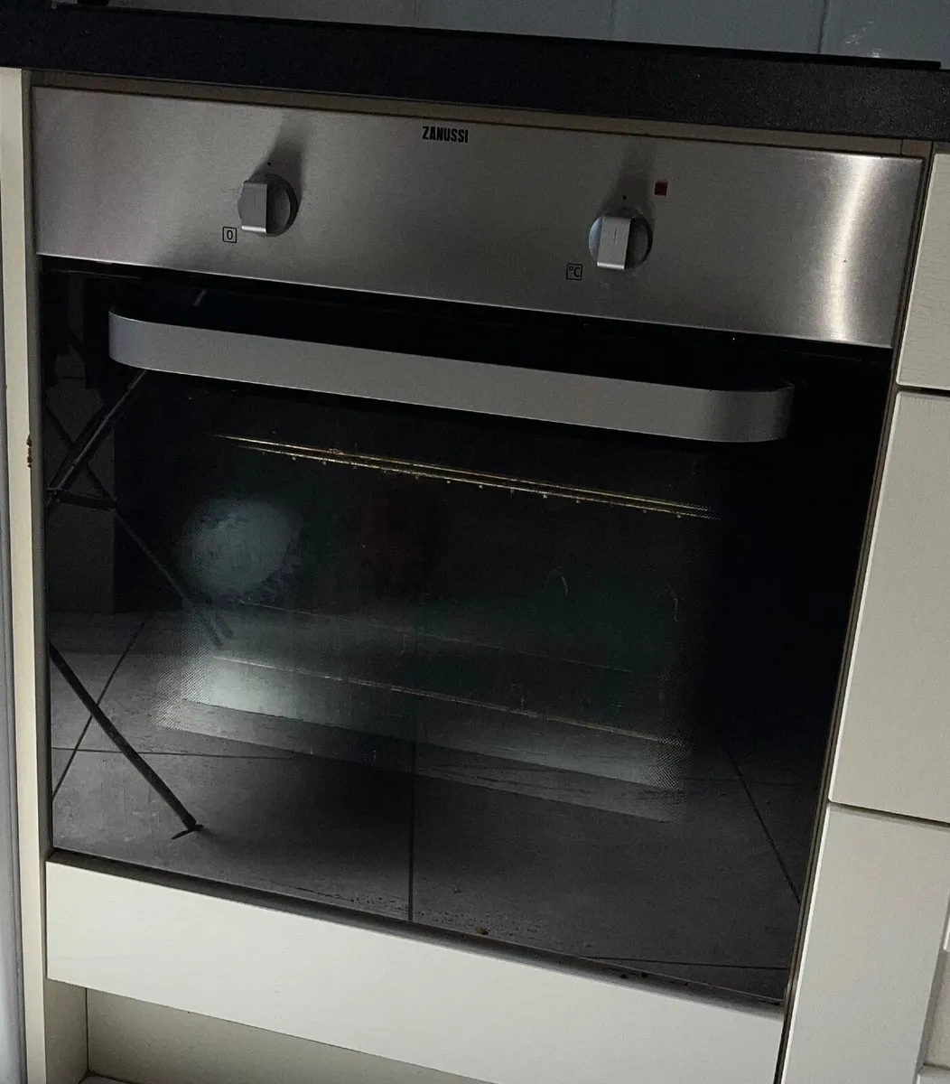 Oven and hob - Image 1