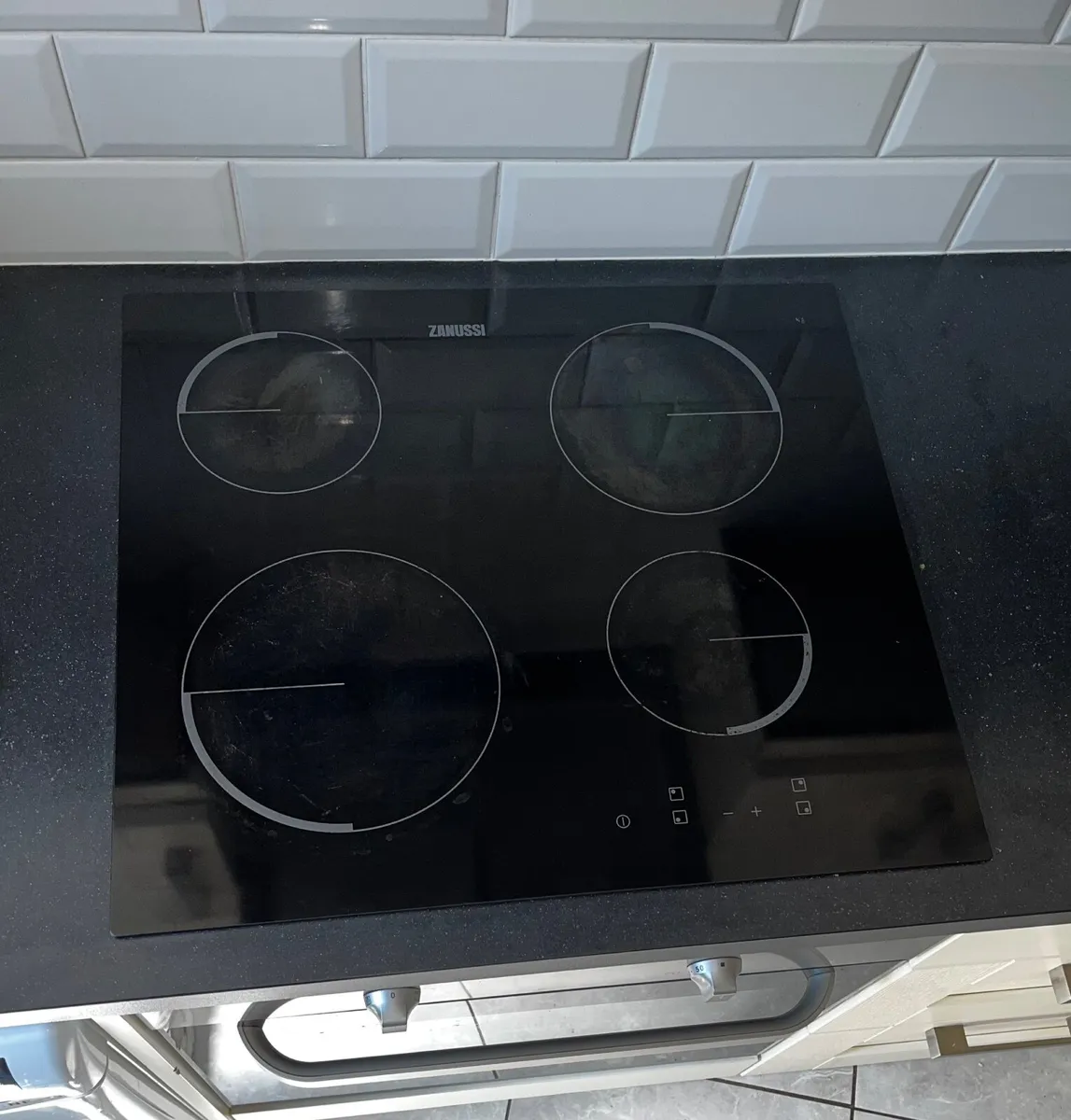 Oven and hob - Image 2