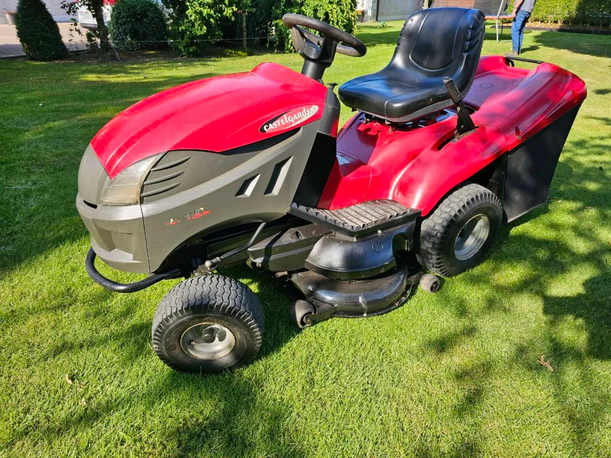Castle Garden Lawnmower - Image 4