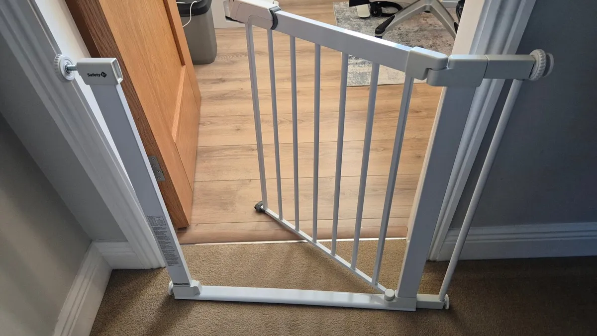 2 x Safety 1st Stair Gates (Flat Step) & Extention