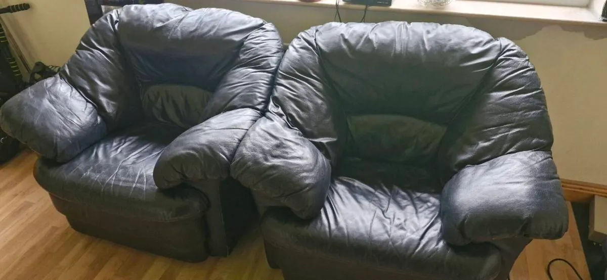 2 x black leather armchairs - Image 1
