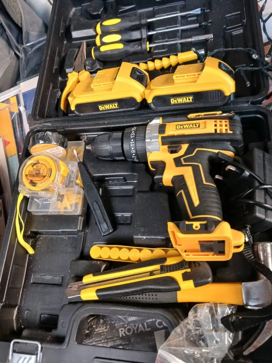 Lots of stuff - Image 1