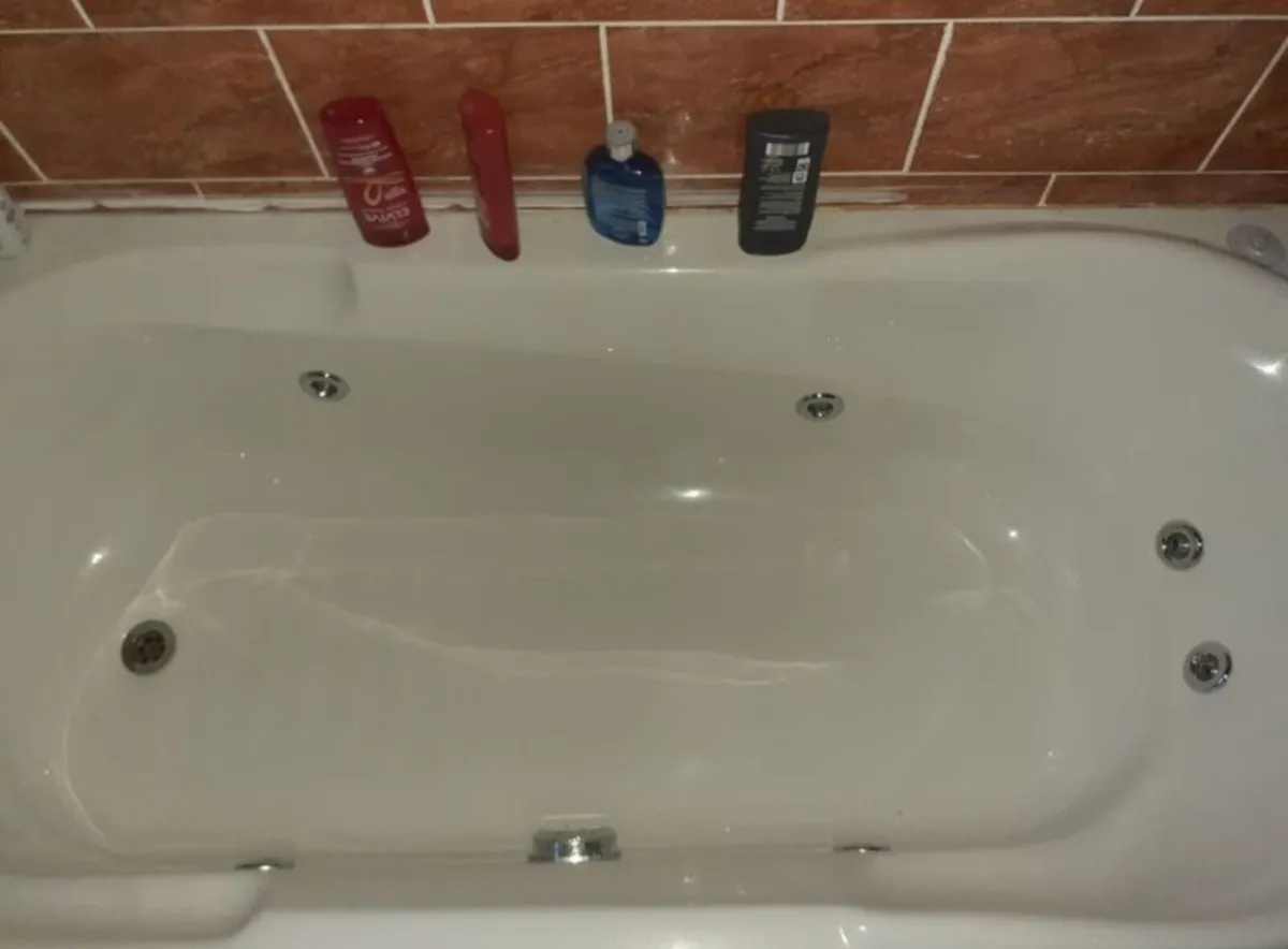Jacuzzi Bath 8 jets - Image 2