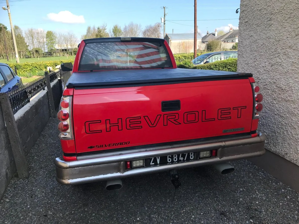 1988 Chevrolet Silverado - Image 3