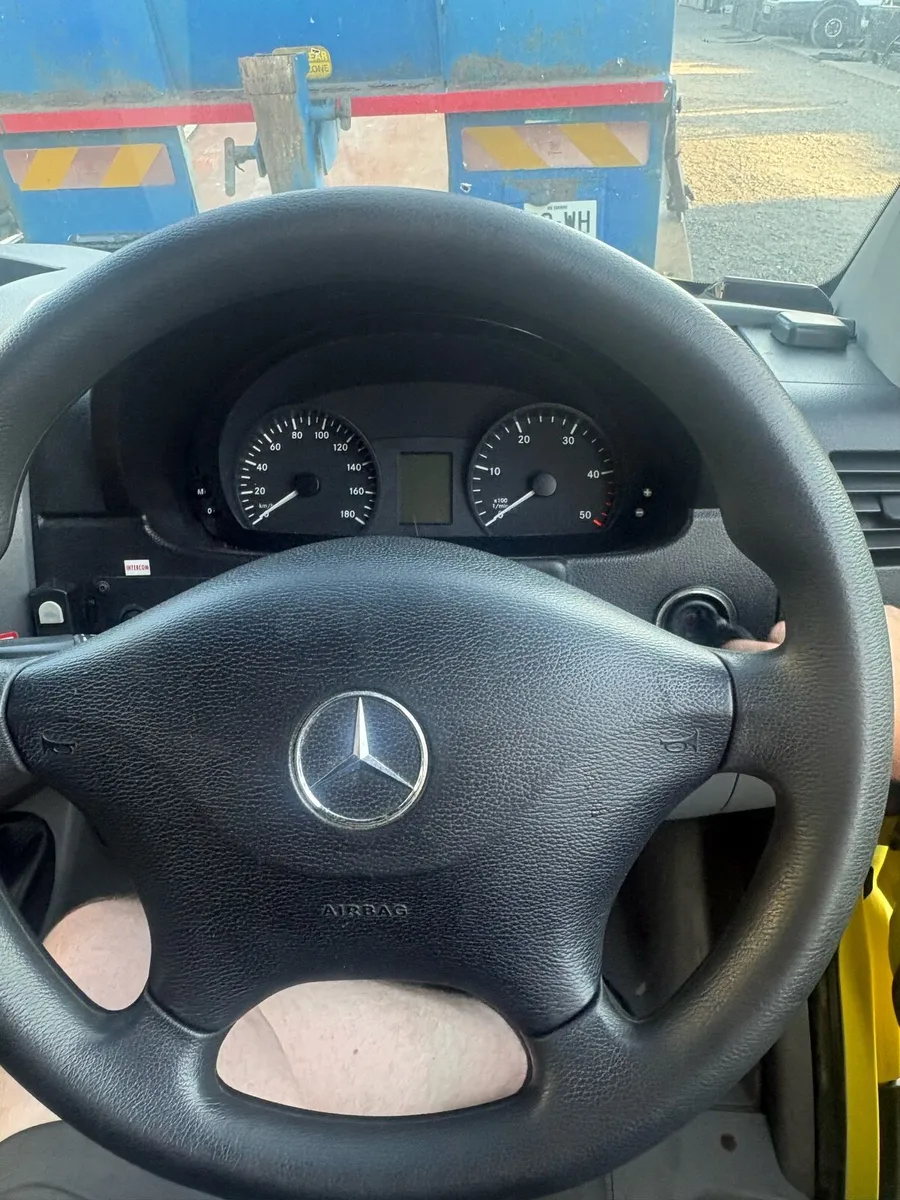 Mercedes sprinter Ambulance - Image 3