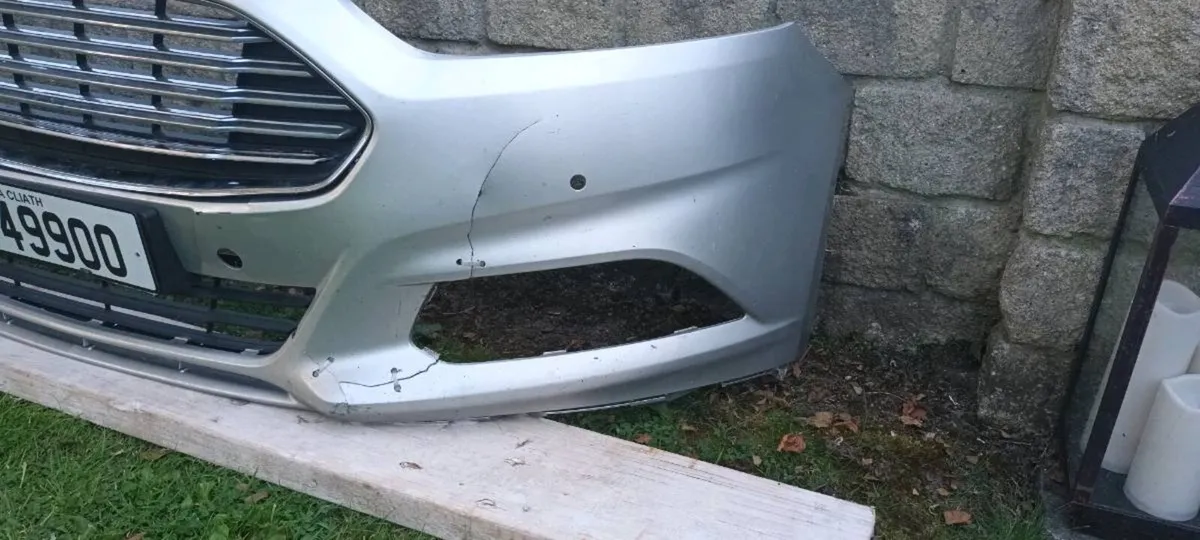 2016 Mondeo Front Bumper and Grill. Needing Repair - Image 2