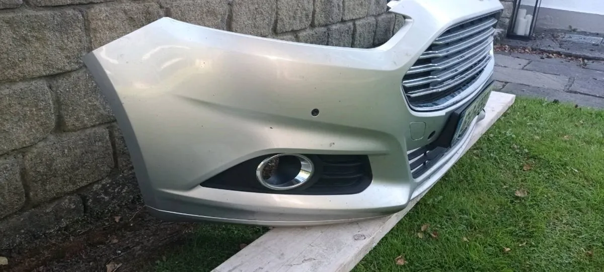 2016 Mondeo Front Bumper and Grill. Needing Repair - Image 4