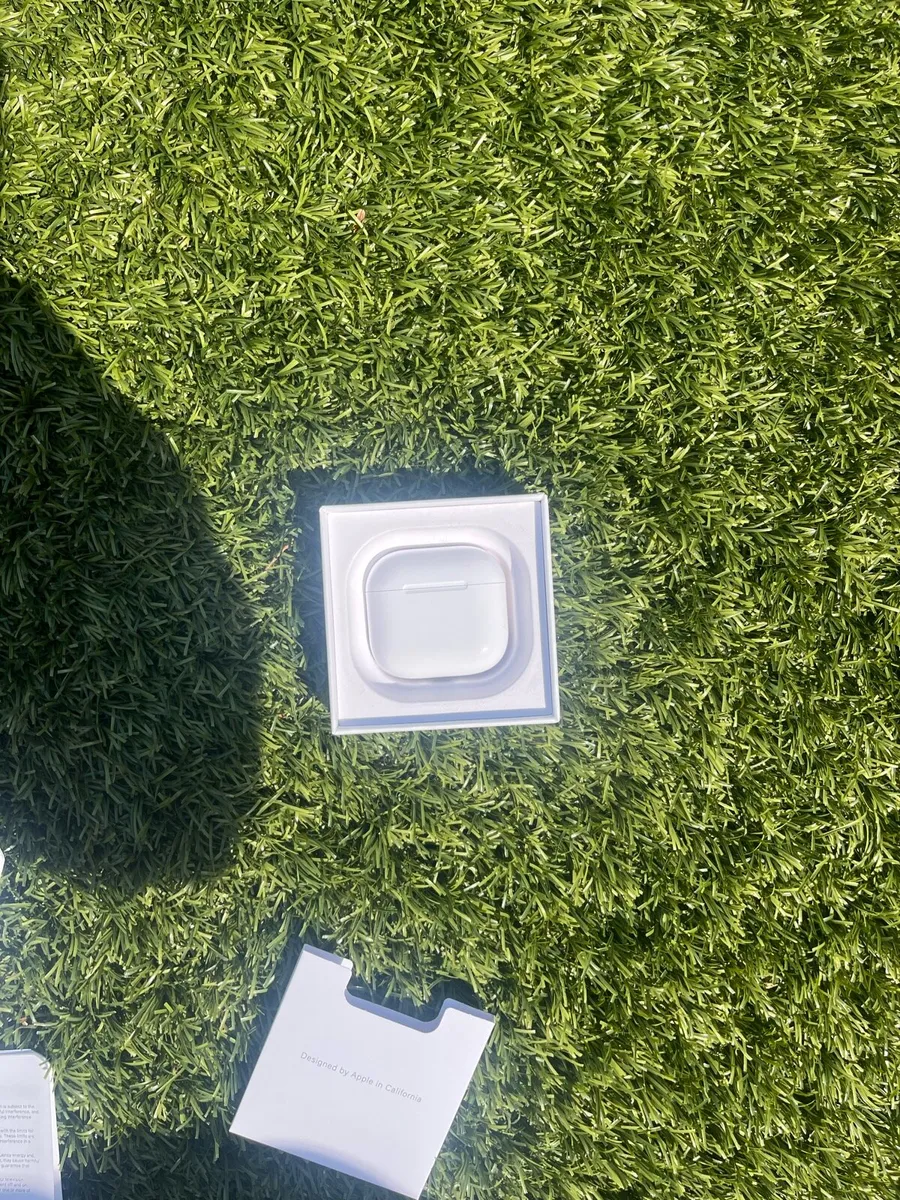 AirPods - Image 3