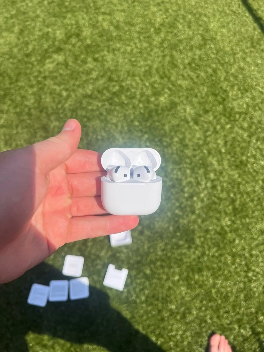 AirPods - Image 4