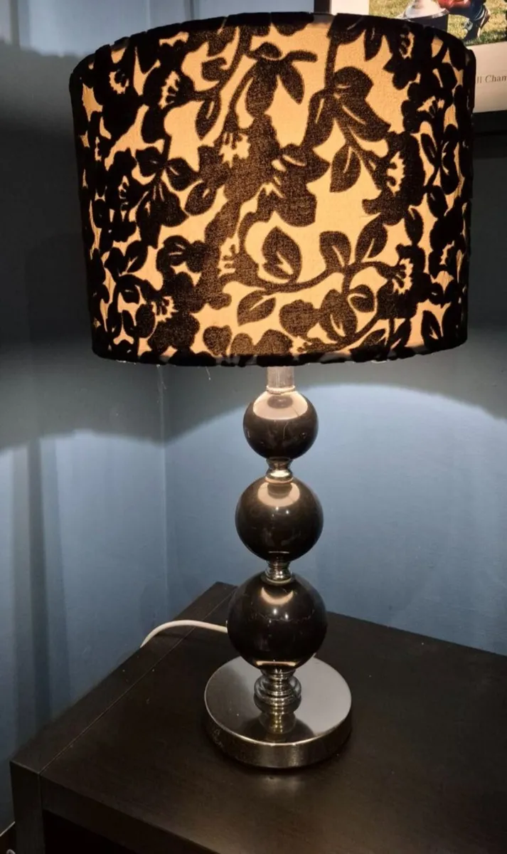 Table lamp