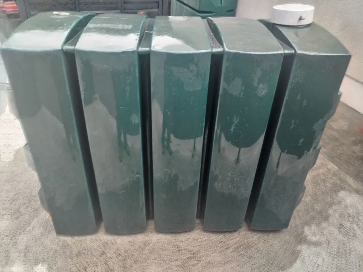 Oil tank - Image 1
