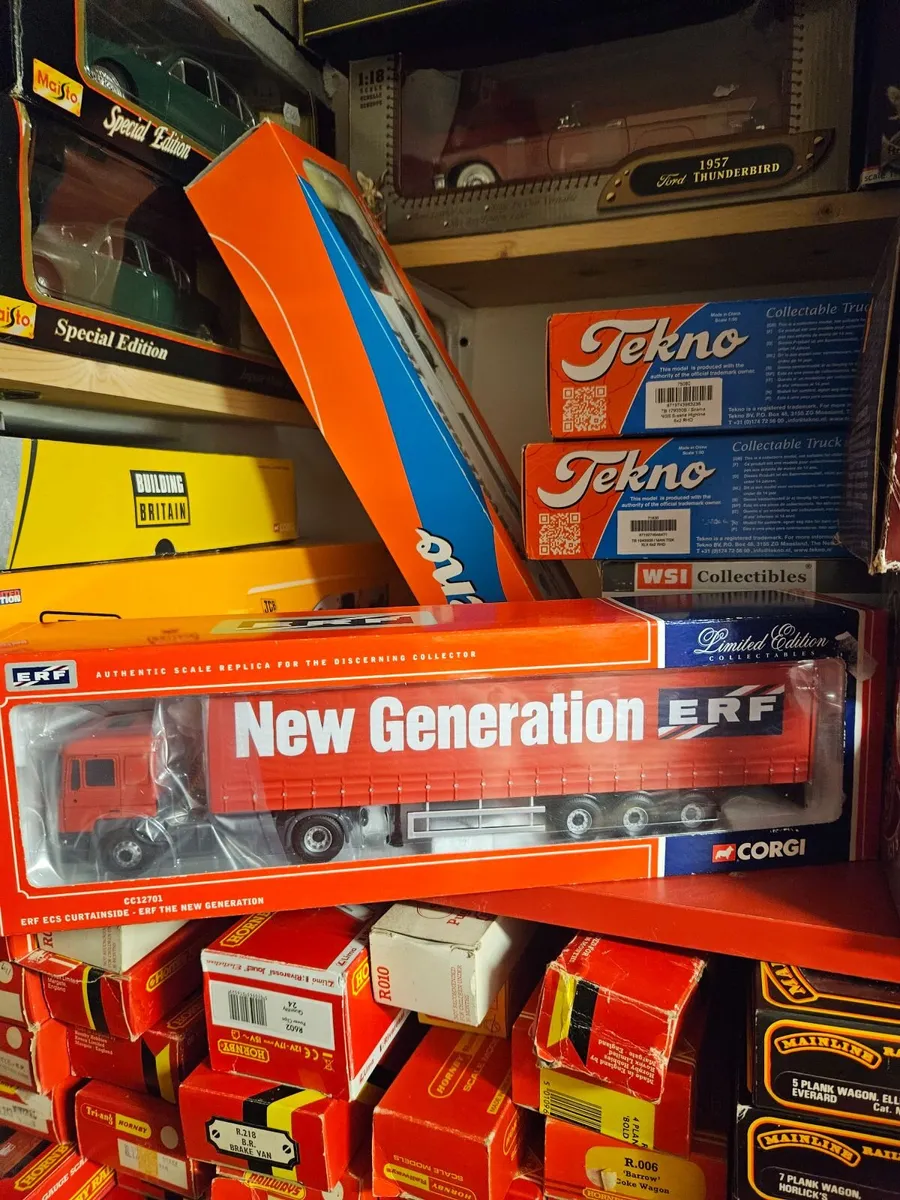 Corgi ERF Tractor Unit and Trailer 1.50 - Image 1