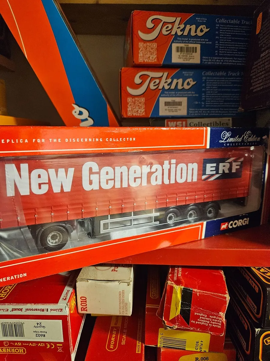 Corgi ERF Tractor Unit and Trailer 1.50 - Image 3